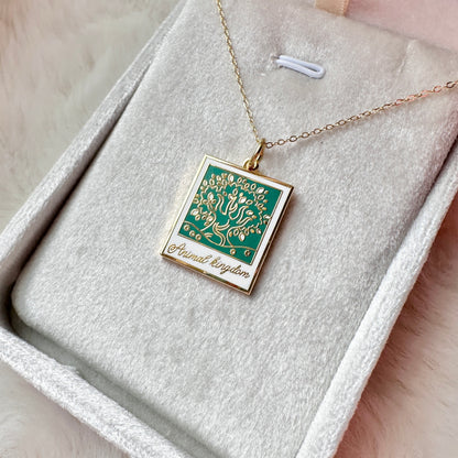 Snapshots Of Magic Necklace