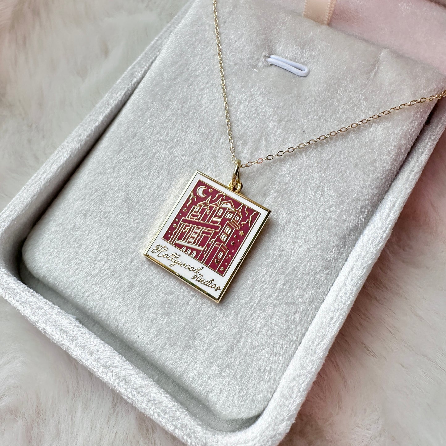 Snapshots Of Magic Necklace